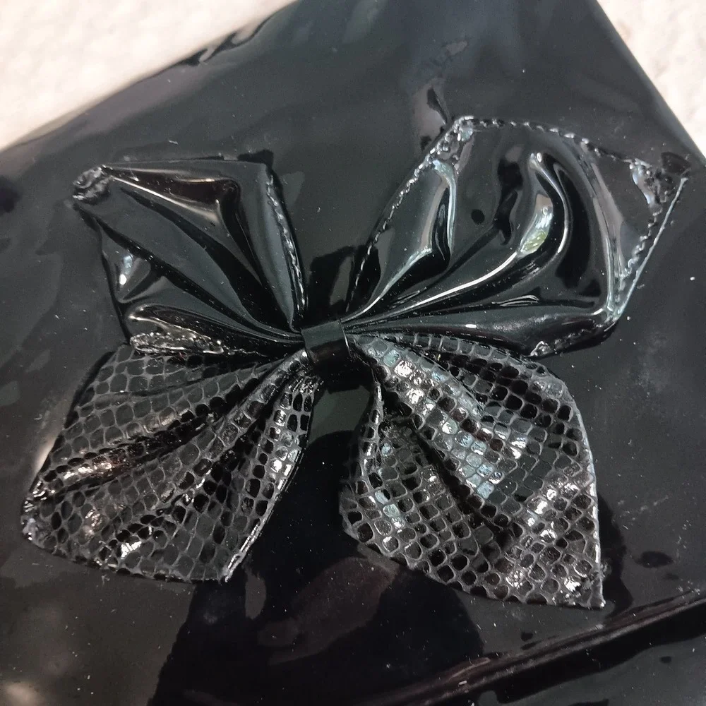 Noble Handbags Inc. VTG Genuine Patent Leather Glam Rock Big Bow Cross Body Bag